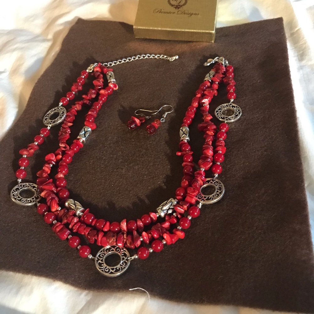 Premier Designs Necklace and Earring Set.